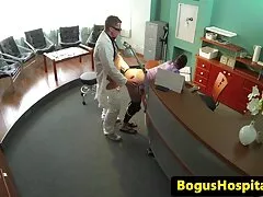 איידרה פוקס מזדיינת במיטה צפייה ישירה בסרטי סקס עם הקעקועים שלה