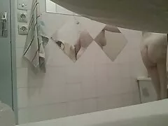 לינה וארוחת בוקר הופך למציצת בונה ולמציצות כאשר הבעלים מקיימים סקסלצפיה חינם אורגיה עם אורחים GP1833